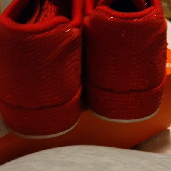 Elegant Red Women's Sneakers - Picture 4 of 9